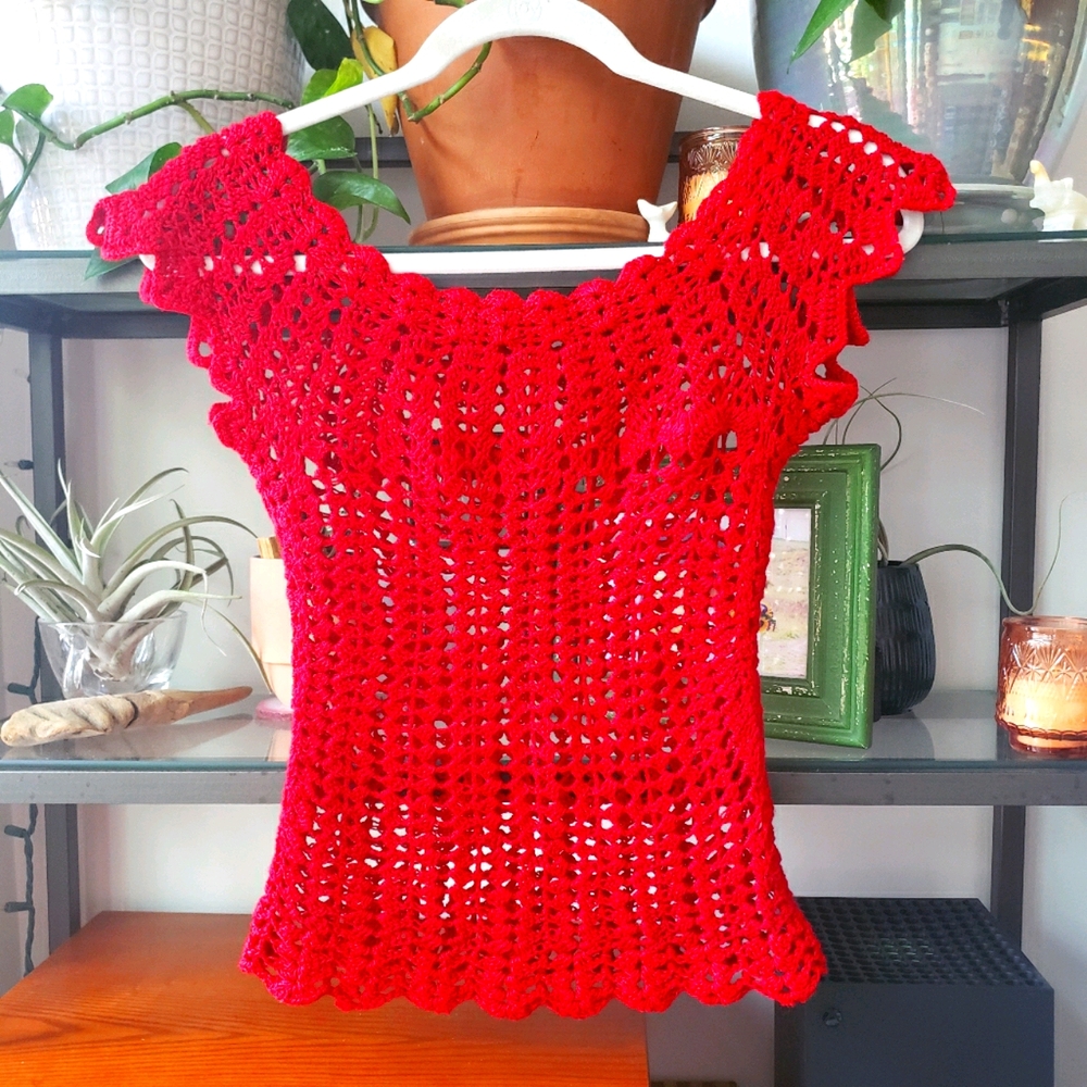 Handmade crochet top - cap sleeve and scalloped